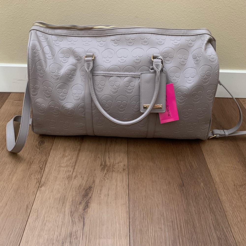BETSEY JOHNSON SKULL DUFFLE BAG, BETSEY JOHNSON Skull Embossed Weekender - Picture 4 of 10